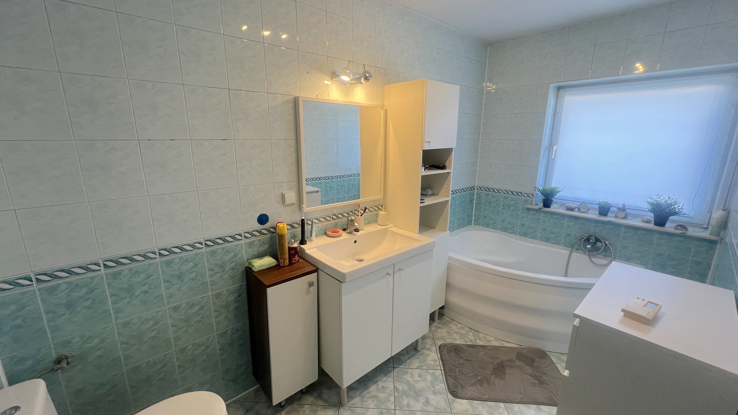 Przestronny dom z garażem w bardzo dobrej lokalizacji - zdjęcie 7