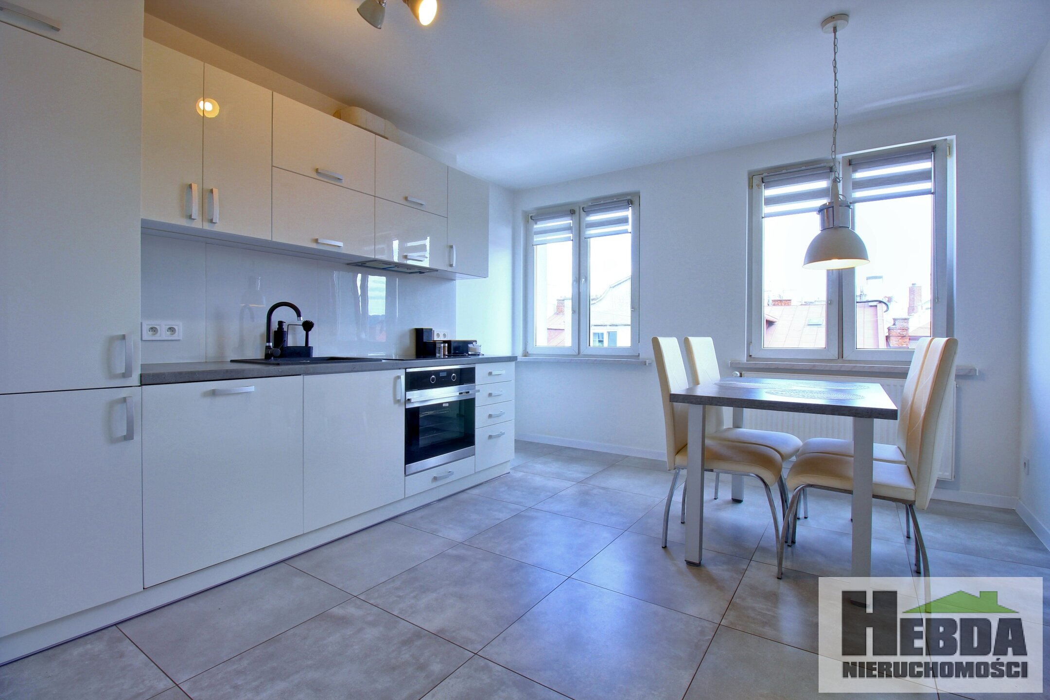 Ścisłe Centrum !!! Parking dla mieszkańców !!! - zdjęcie 1