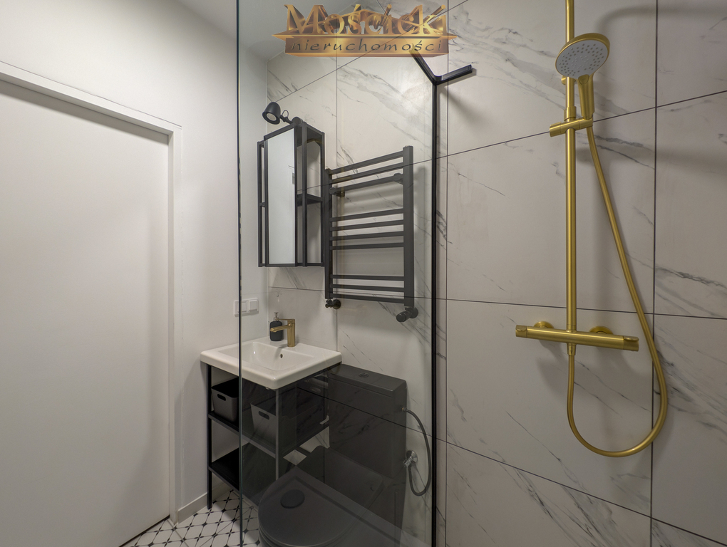 Cicha kawalerka w bardzo dobrej lokalizacji - zdjęcie 9