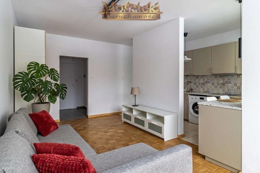 Cicha kawalerka w bardzo dobrej lokalizacji - zdjęcie 2