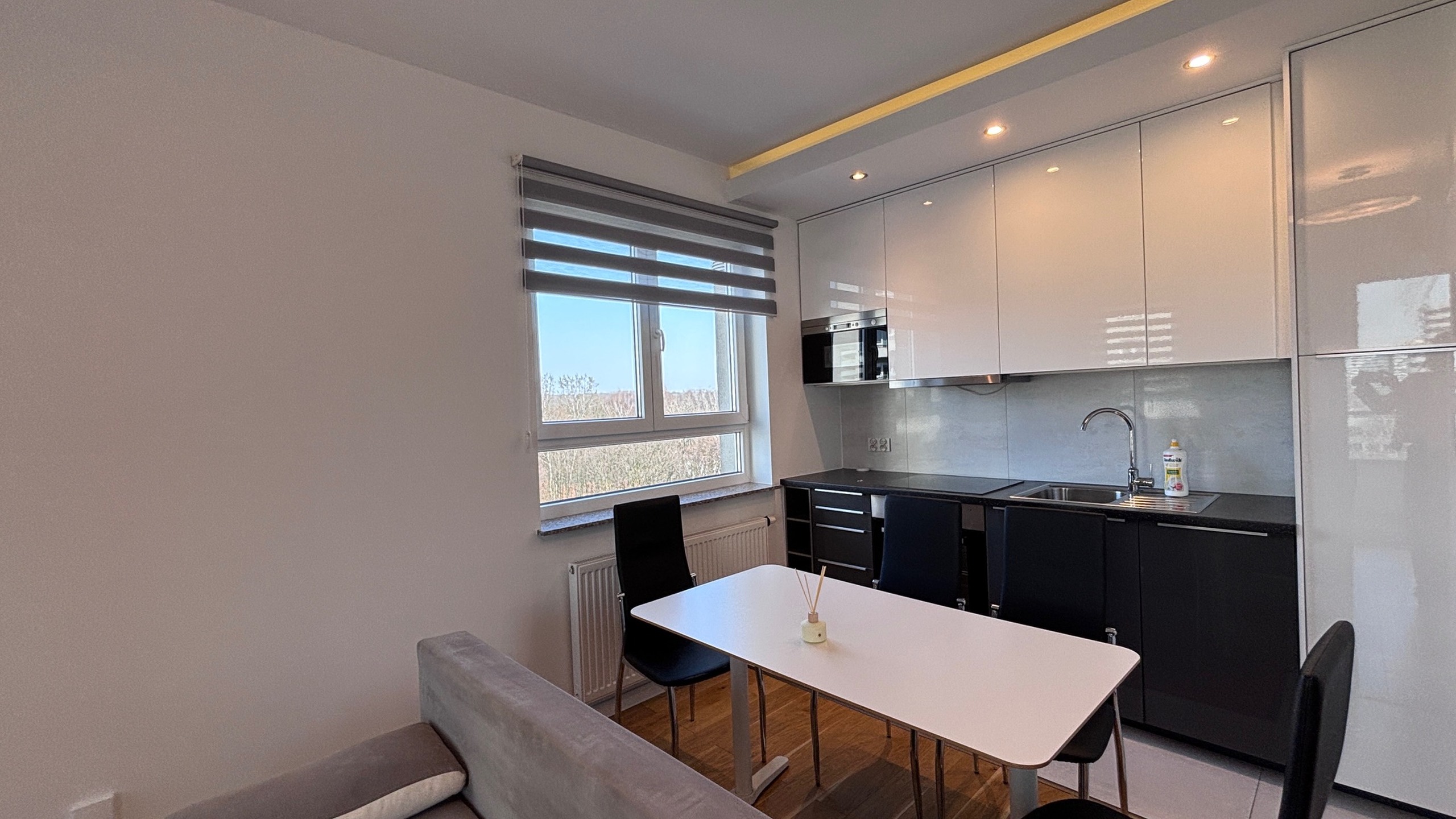 os. Tysiąclecia 2 pok nowa zabudowa m.parkingowe - zdjęcie 1