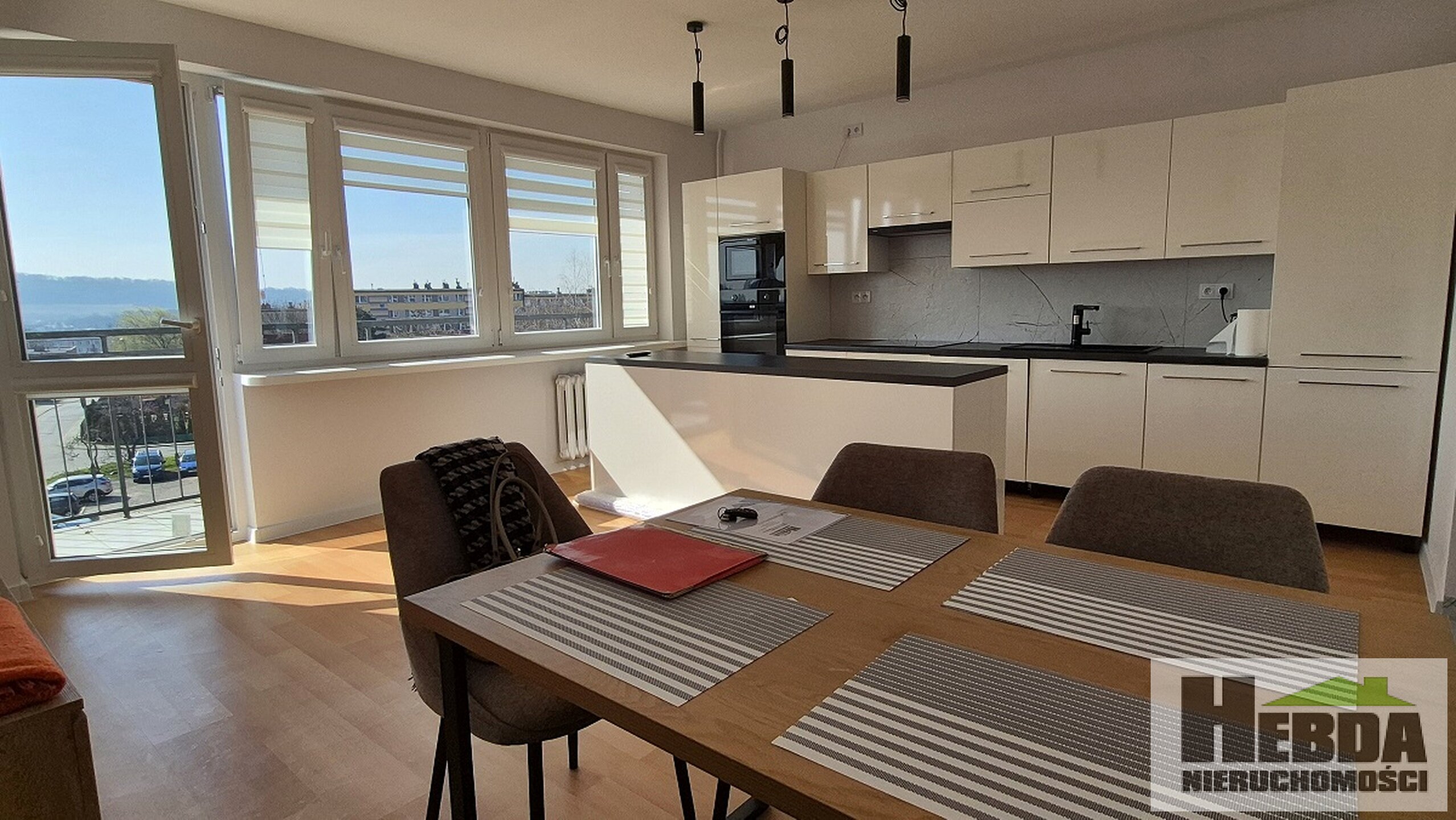 Tarnów, ul.Do Prochowni, słoneczne 3 pokojowe , widokowe mieszkanie z loggią - zdjęcie 1