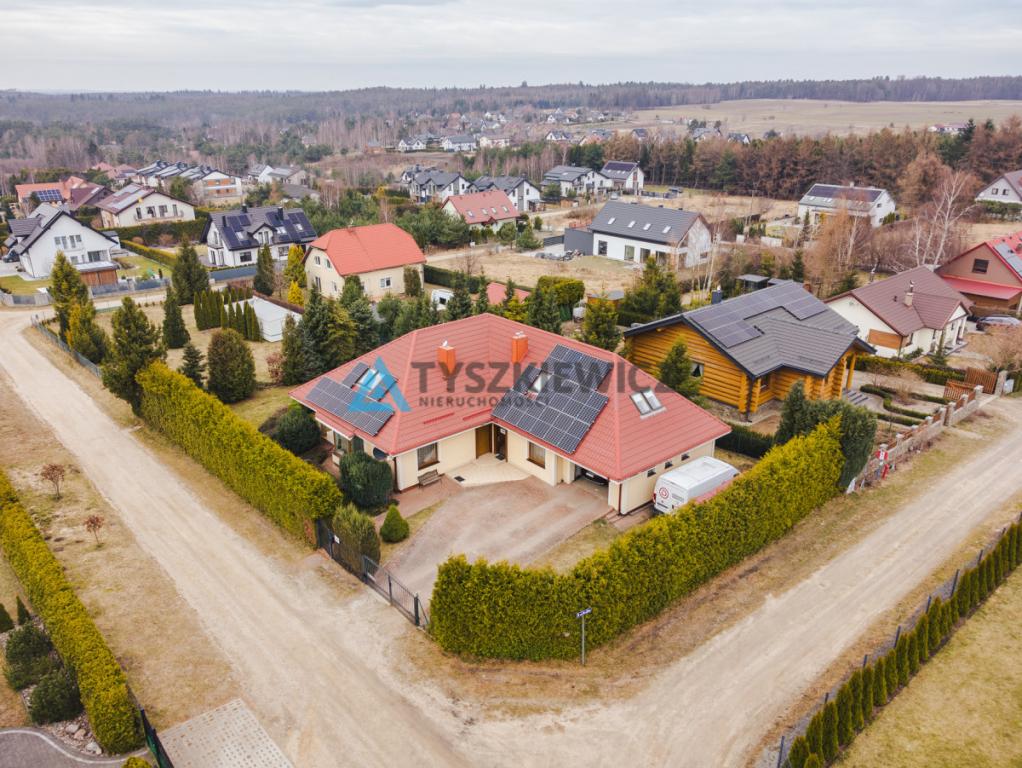 Dom blisko jeziora z fotowoltaiką i pompą ciepła - zdjęcie 2