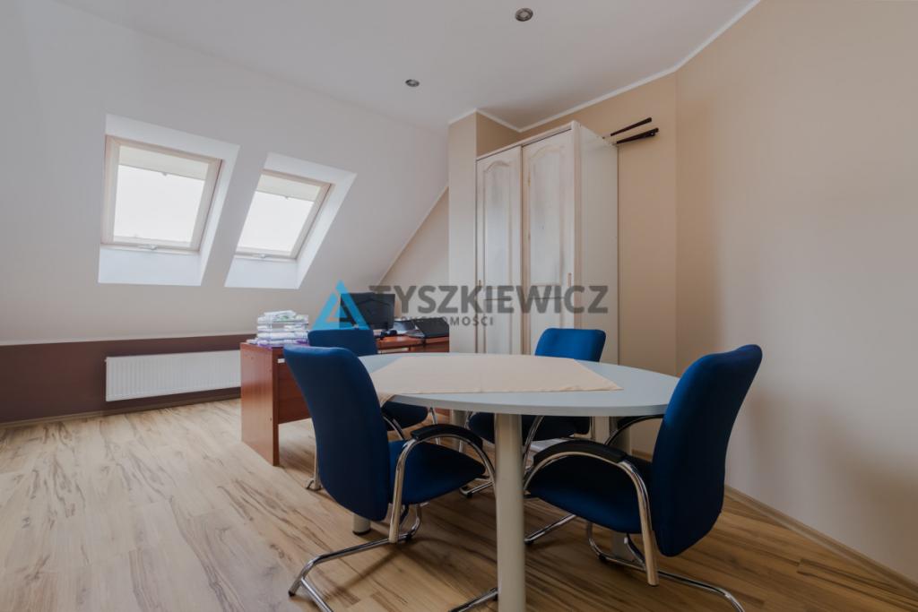 Dom blisko jeziora z fotowoltaiką i pompą ciepła - zdjęcie 16