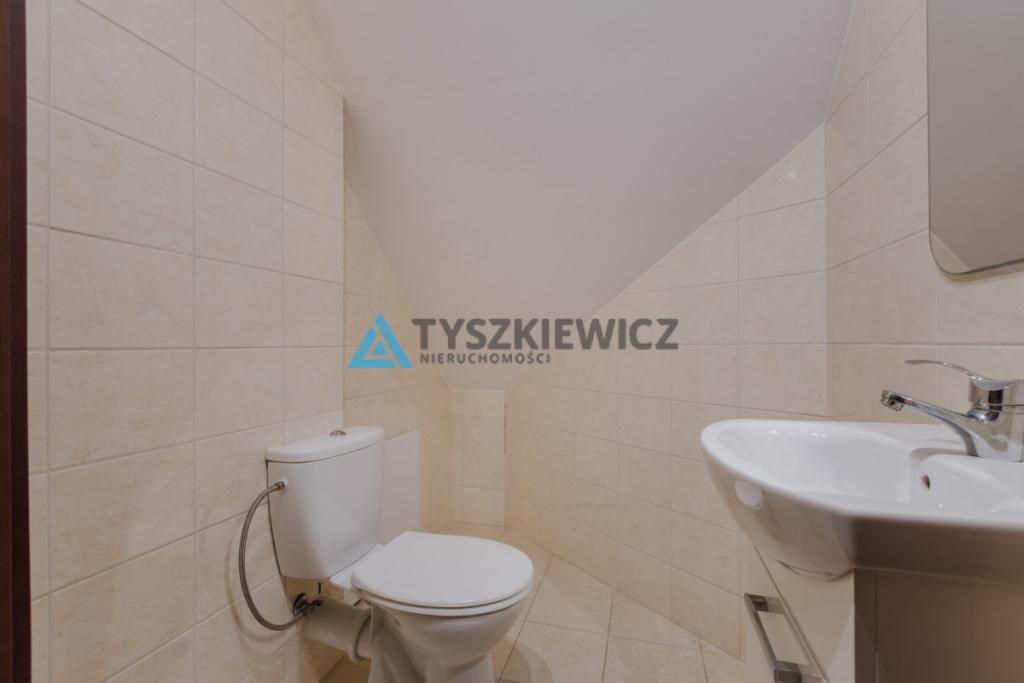 Dom blisko jeziora z fotowoltaiką i pompą ciepła - zdjęcie 23