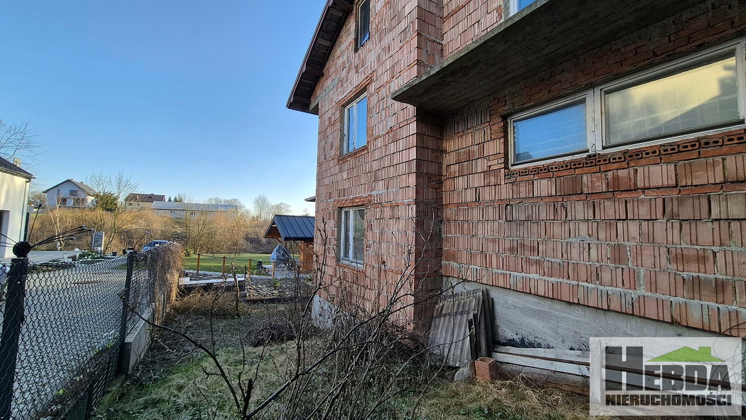 Tarnów - Krzyż , stan surowy o klasycznej bryle na 5 arowej działce z widokiem na las - zdjęcie 5