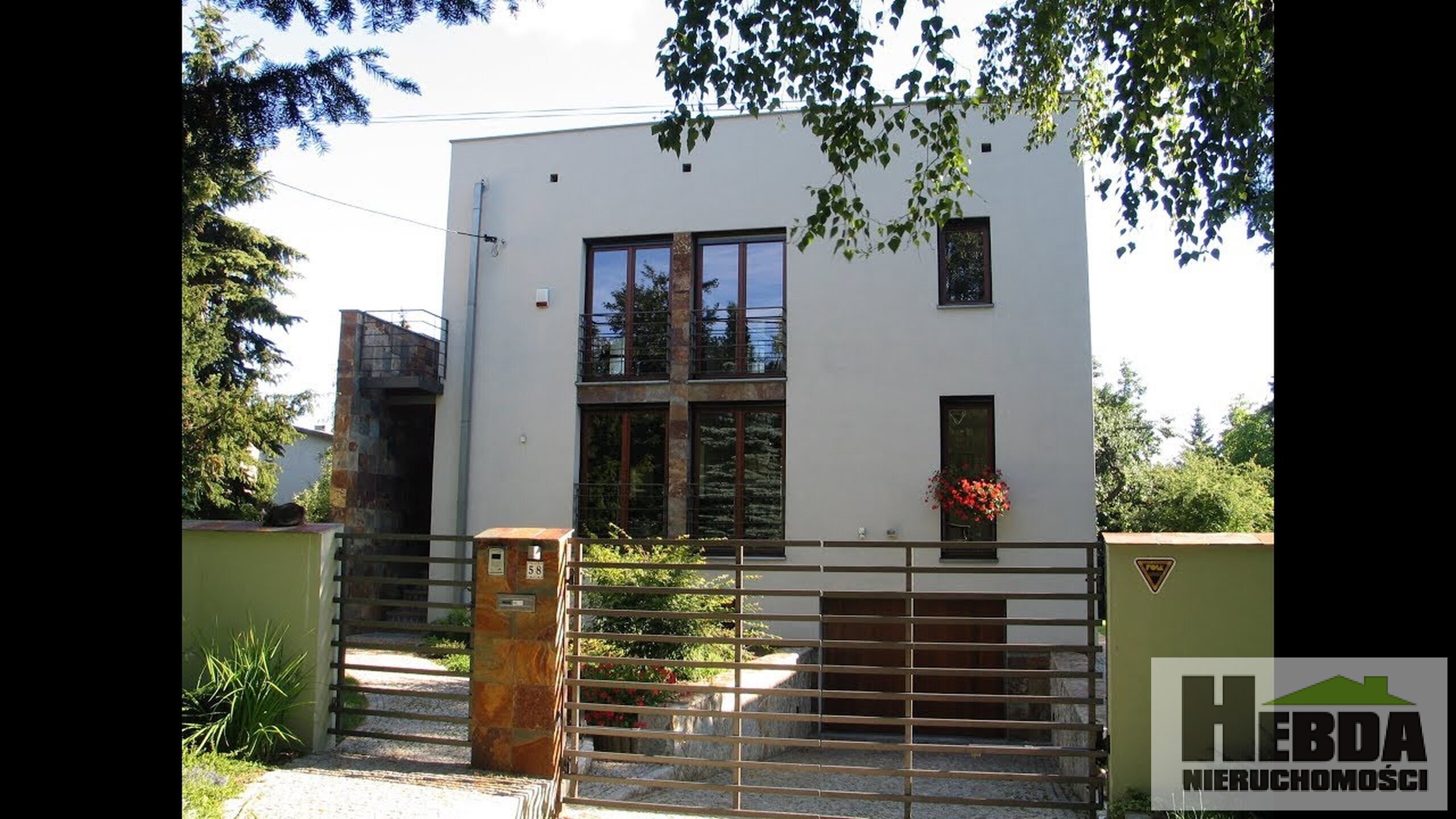 Tarnów - Krzyż , stan surowy o klasycznej bryle na 5 arowej działce z widokiem na las - zdjęcie 4