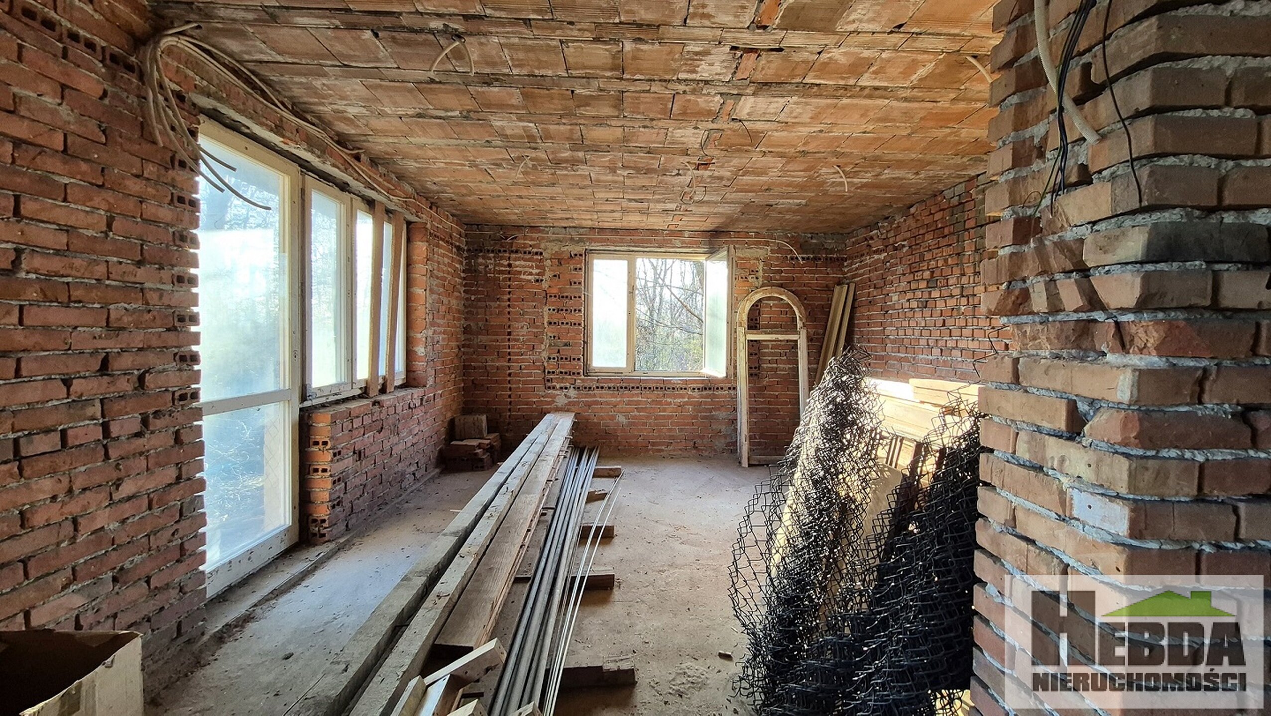 Tarnów - Krzyż , stan surowy o klasycznej bryle na 5 arowej działce z widokiem na las - zdjęcie 13