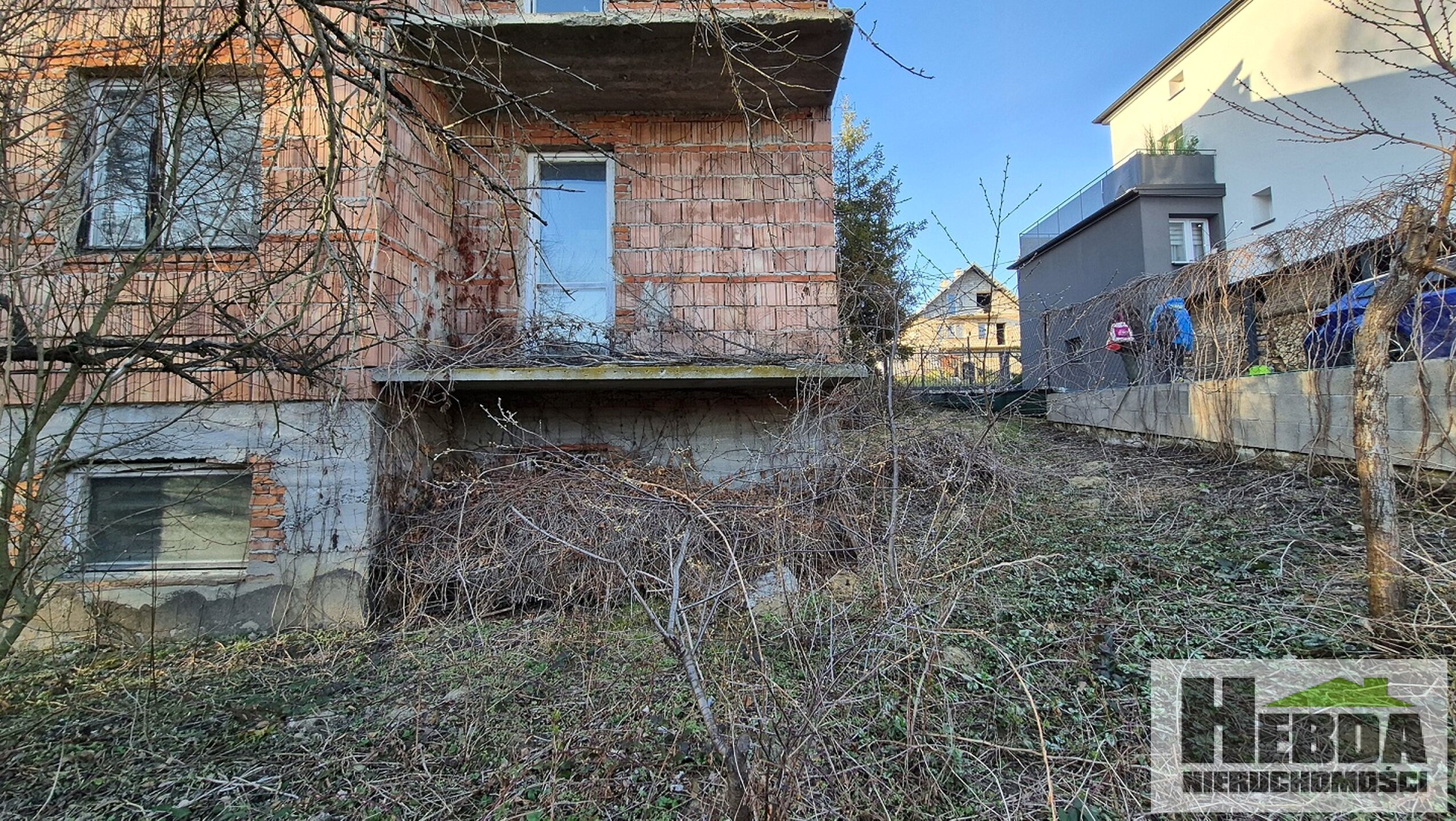 Tarnów - Krzyż , stan surowy o klasycznej bryle na 5 arowej działce z widokiem na las - zdjęcie 9