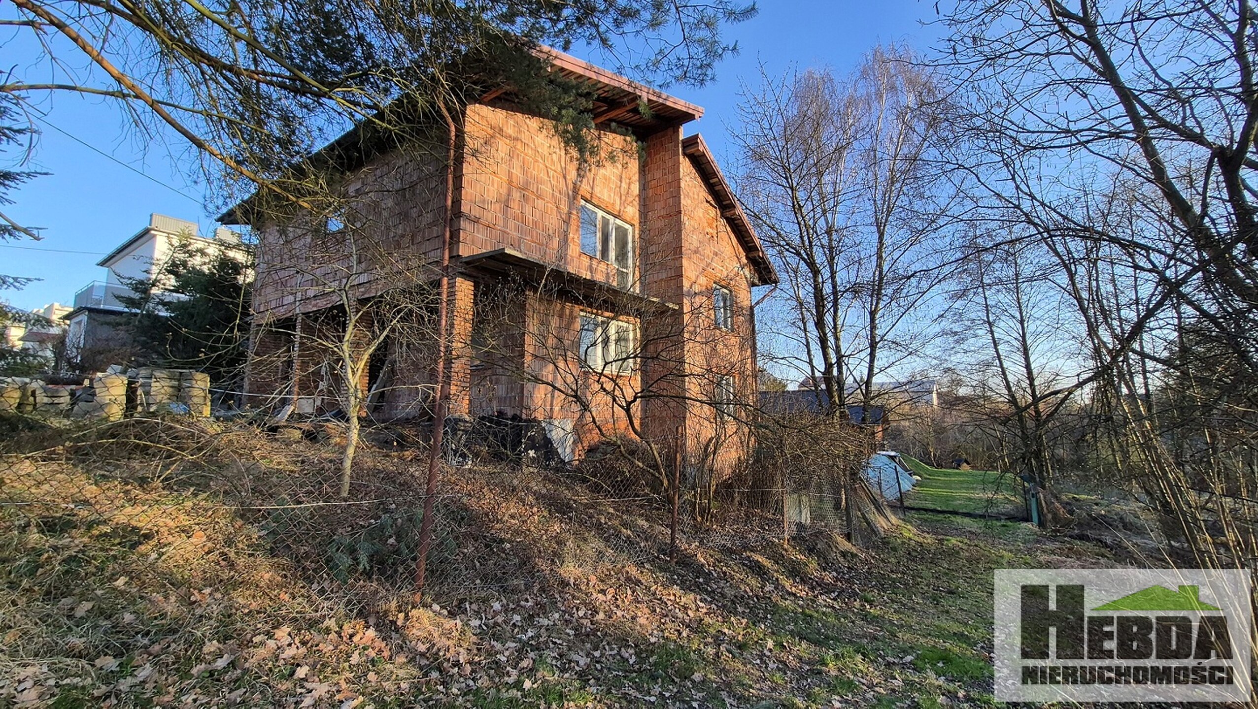 Tarnów - Krzyż , stan surowy o klasycznej bryle na 5 arowej działce z widokiem na las - zdjęcie 12