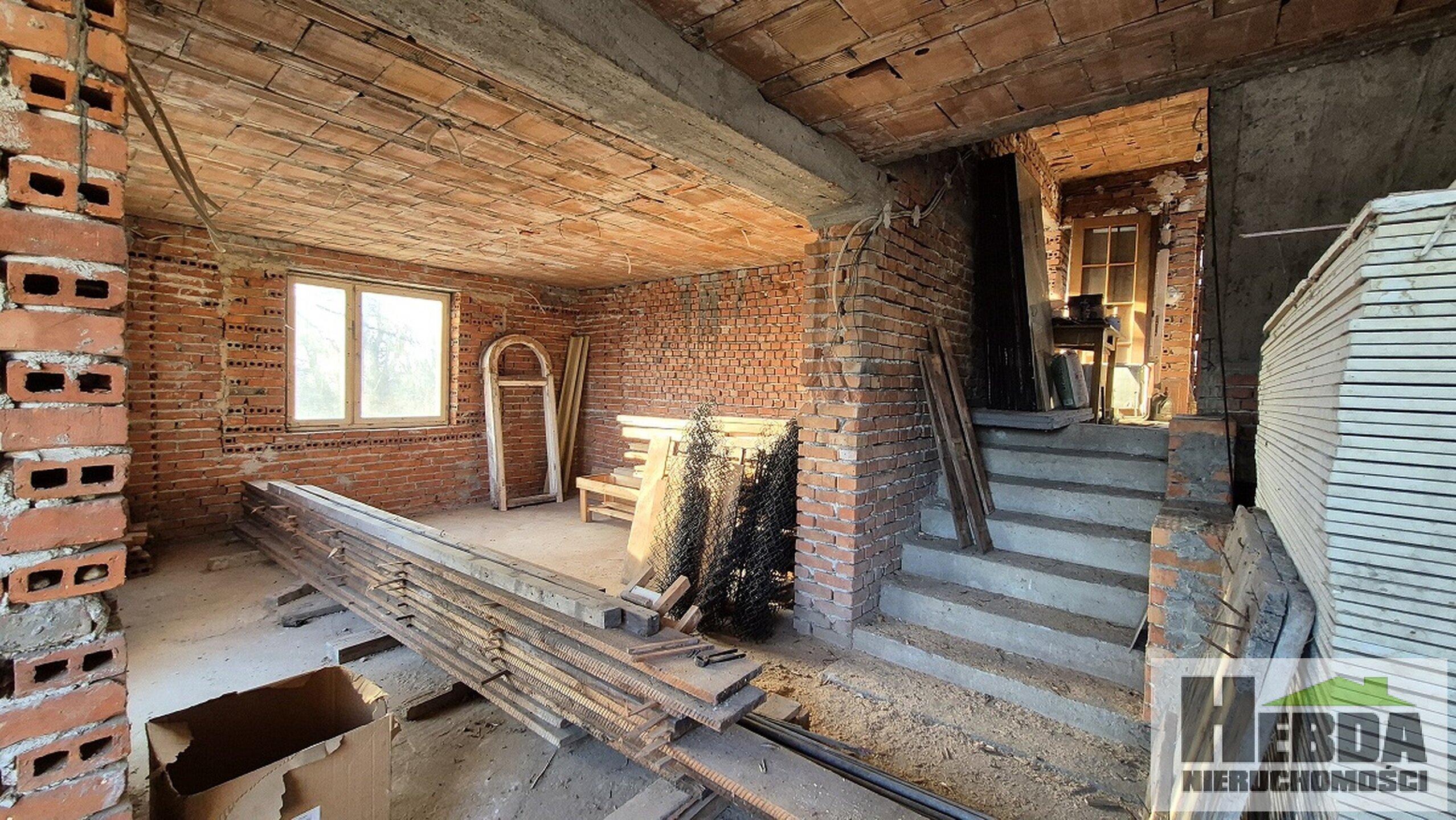 Tarnów - Krzyż , stan surowy o klasycznej bryle na 5 arowej działce z widokiem na las - zdjęcie 14