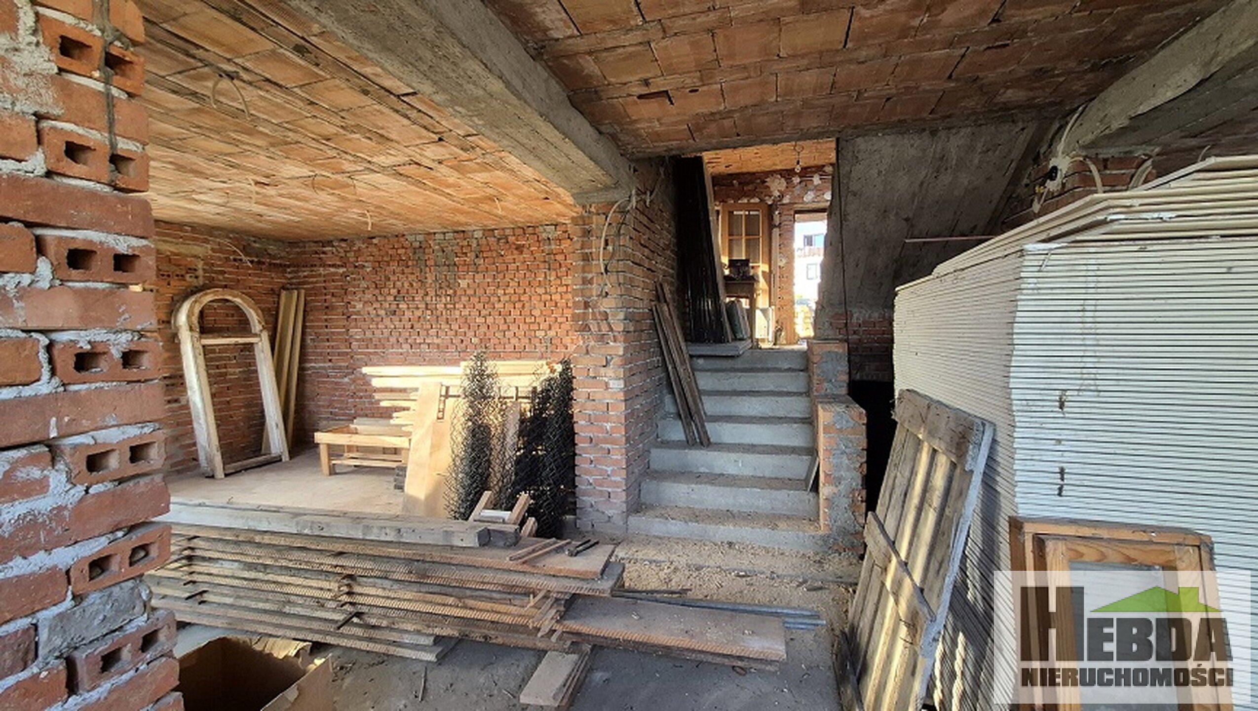 Tarnów - Krzyż , stan surowy o klasycznej bryle na 5 arowej działce z widokiem na las - zdjęcie 17