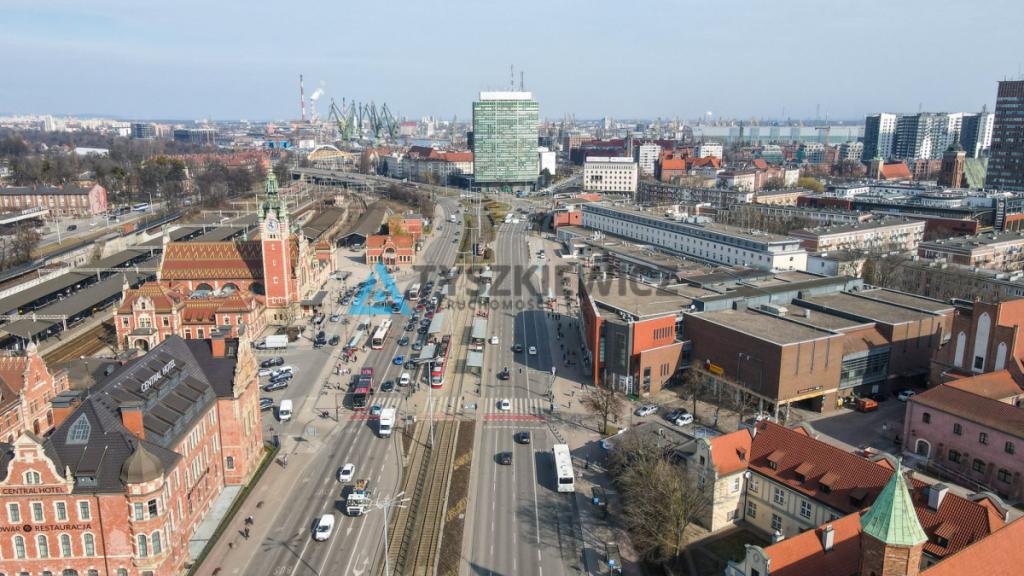 Wielofunkcyjna przestrzeń obok Dworca Głównego PKP - zdjęcie 18