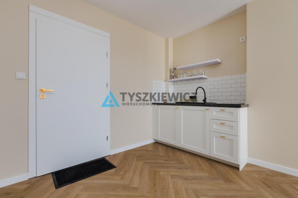 Budynek z windą + miejsce postojowe, faktura VAT - zdjęcie 5
