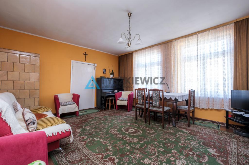 Dom w samym centrum Skarszew z potencjałem - zdjęcie 23