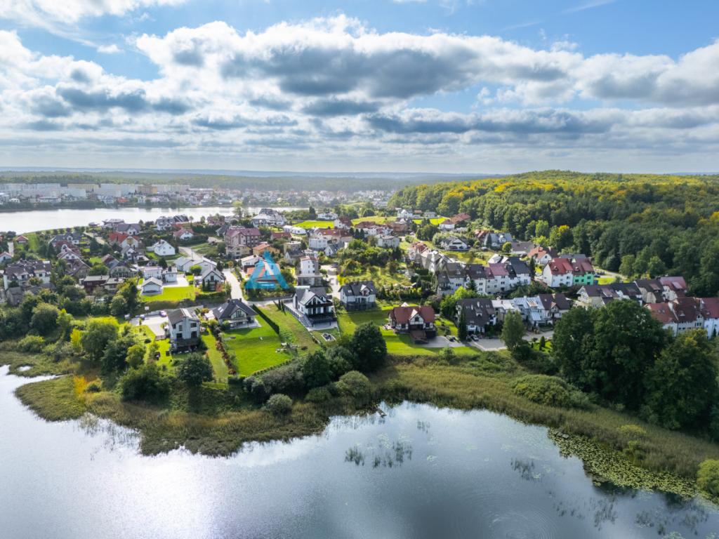 Luksusowy dom z widokiem na wodę - zdjęcie 9