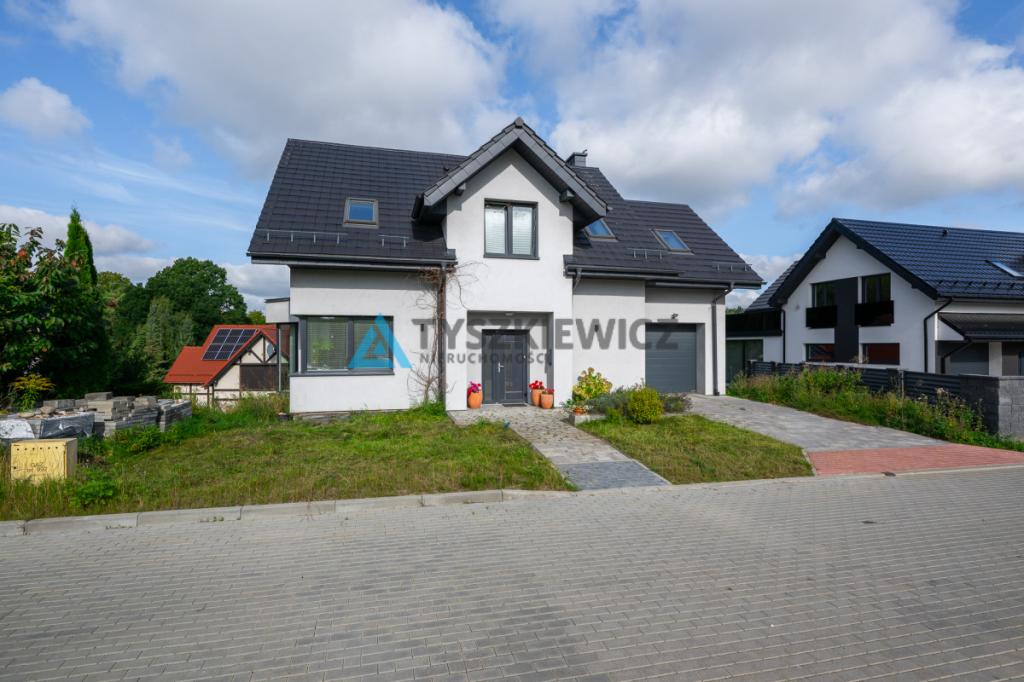 Luksusowy dom z widokiem na wodę - zdjęcie 16