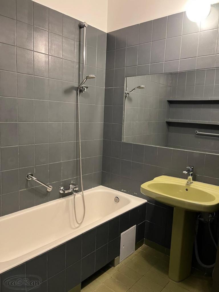 Dwupokojowe, nieumeblowane w kamieicy - zdjęcie 7