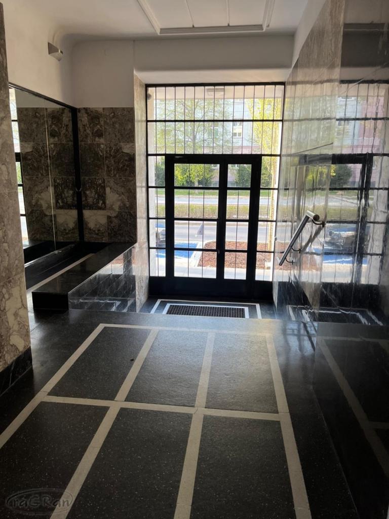 Dwupokojowe, nieumeblowane w kamieicy - zdjęcie 12