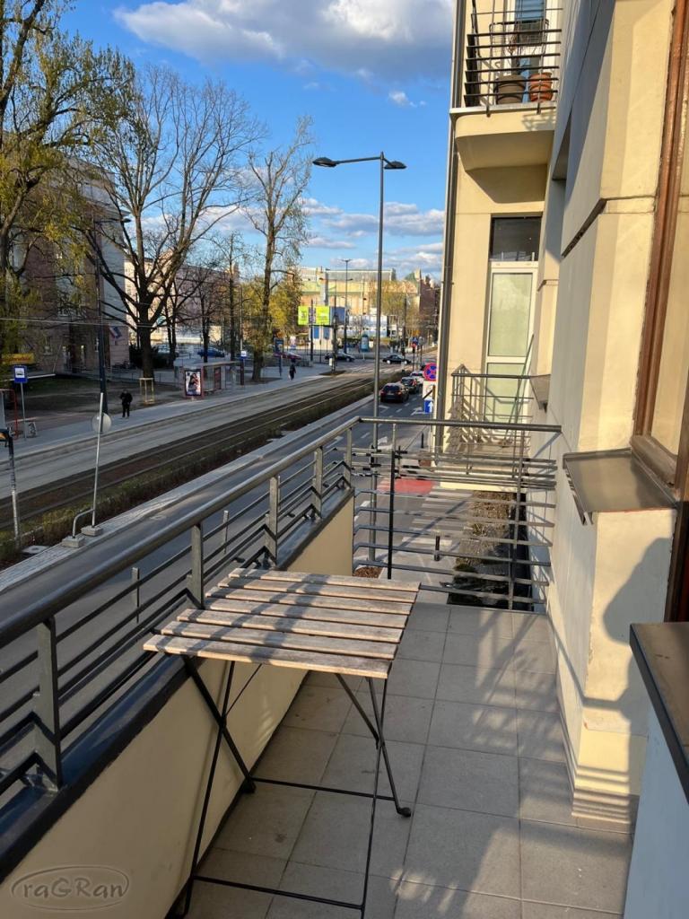 Dwupokojowe, nieumeblowane w kamieicy - zdjęcie 4