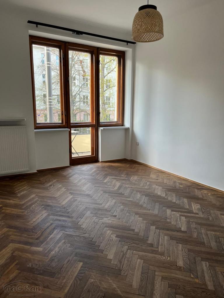 Dwupokojowe, nieumeblowane w kamieicy - zdjęcie 2