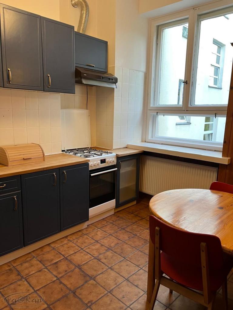 Dwupokojowe, nieumeblowane w kamieicy - zdjęcie 9