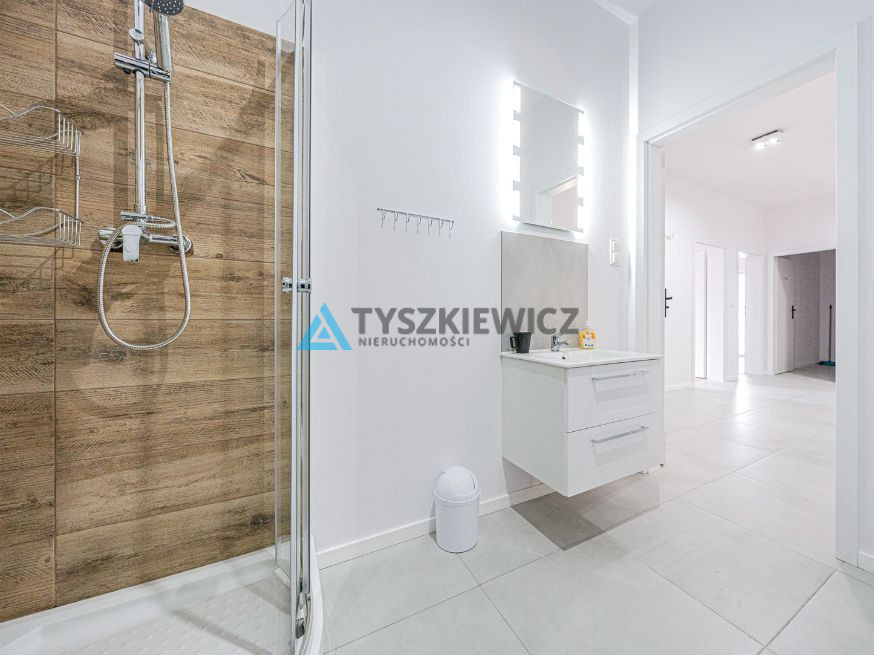 Obiekt handlowo-usługowy z pokojami na wynajem - zdjęcie 9
