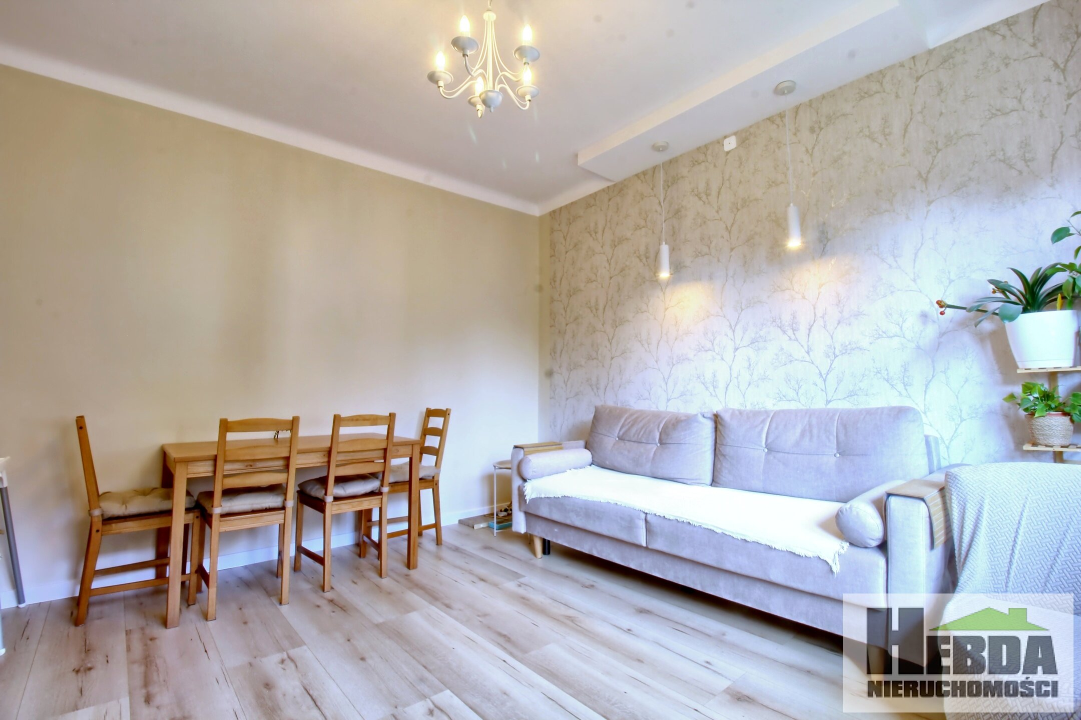 Tarnów - Krzyż  !!! Dom do zamieszkania lub pod działalność !!! - zdjęcie 3