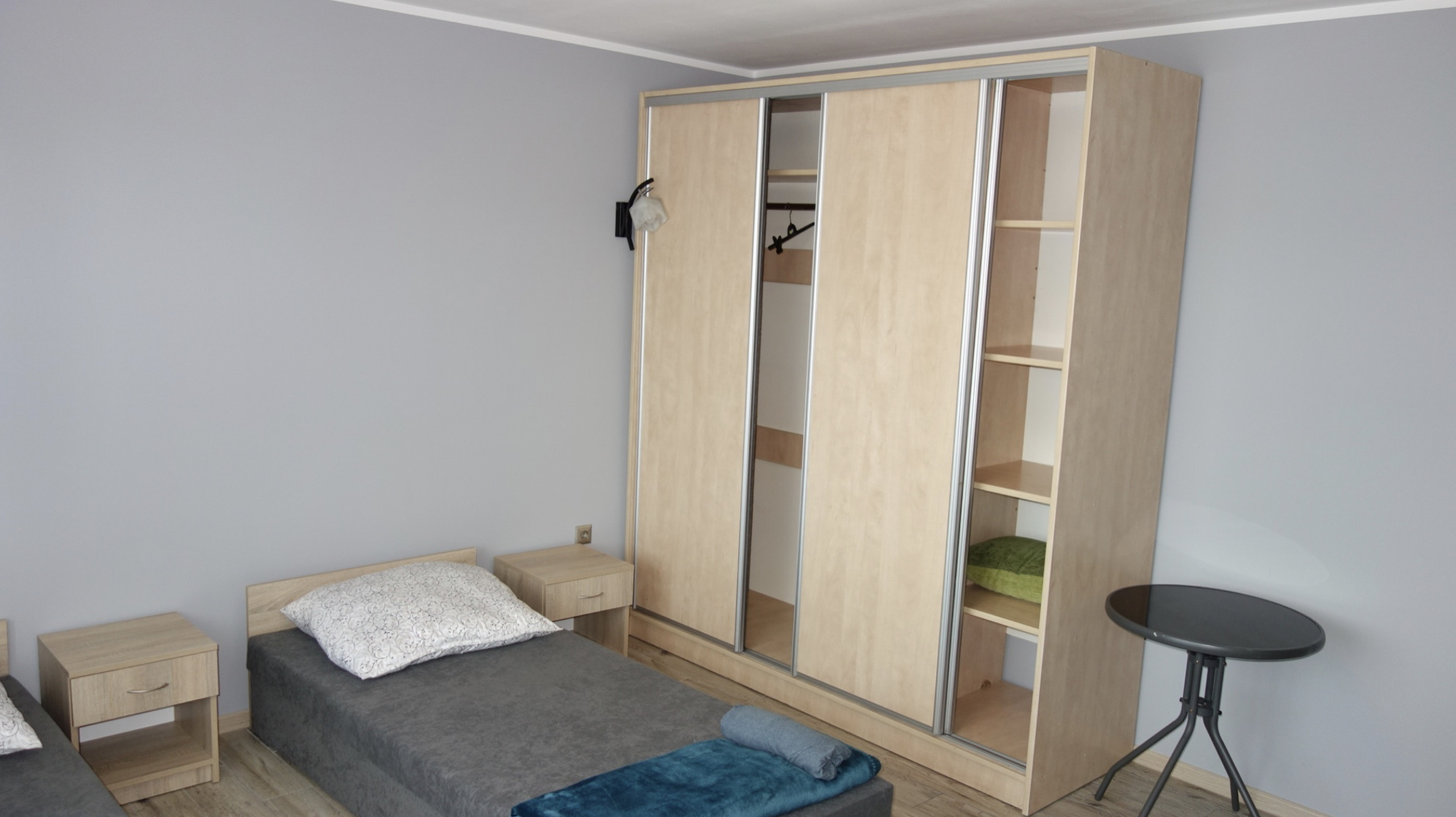 Mieszkanie w pełni umeblowane dla pracowników firmy - zdjęcie 3