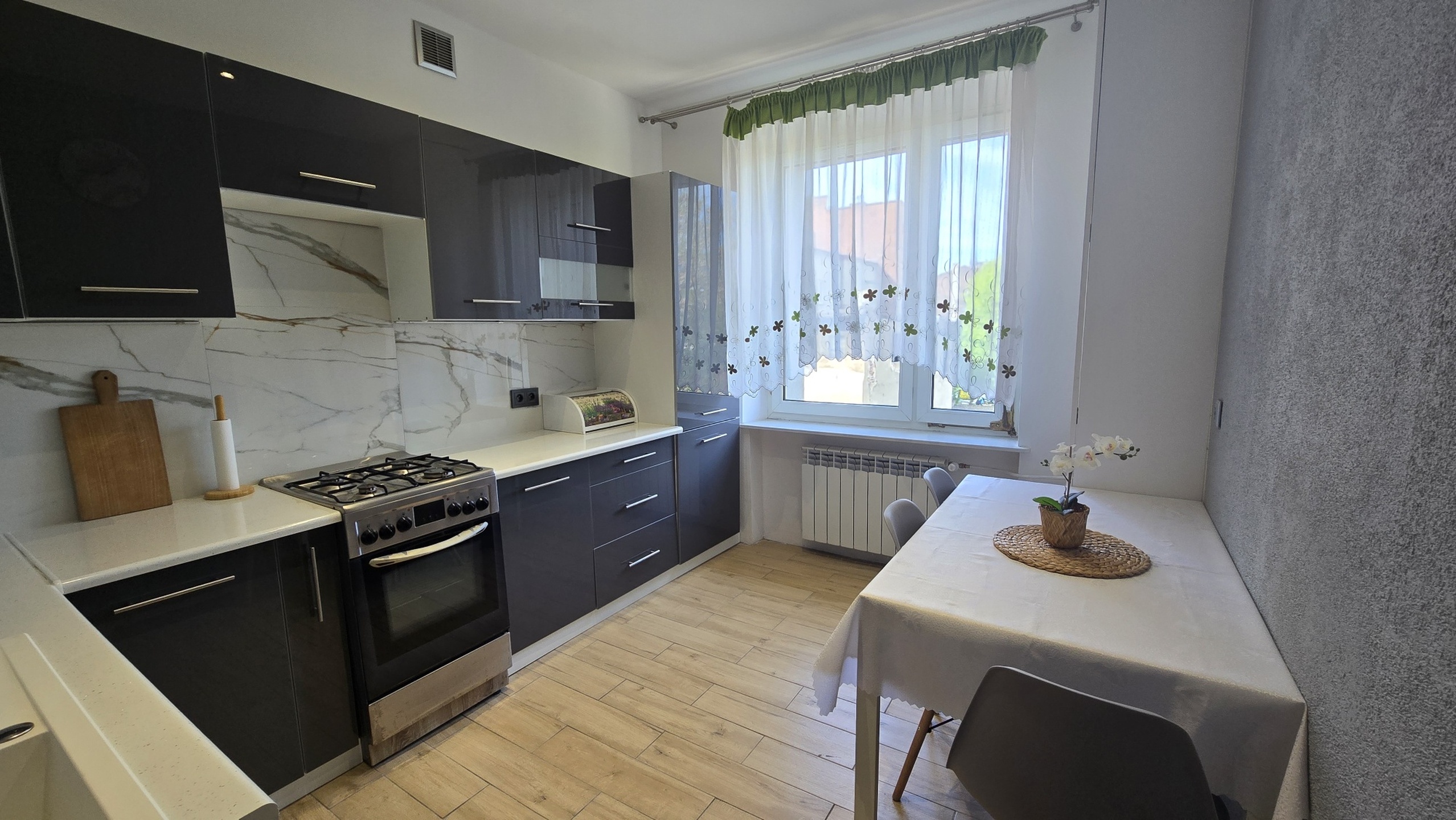 Ładne, 2 pokoje do wynajęcia w niskim bloku blisko centrum miasta! - zdjęcie 7