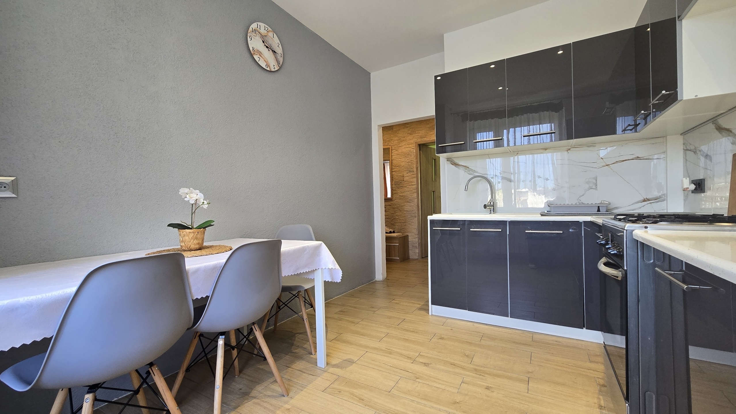 Ładne, 2 pokoje do wynajęcia w niskim bloku blisko centrum miasta! - zdjęcie 8