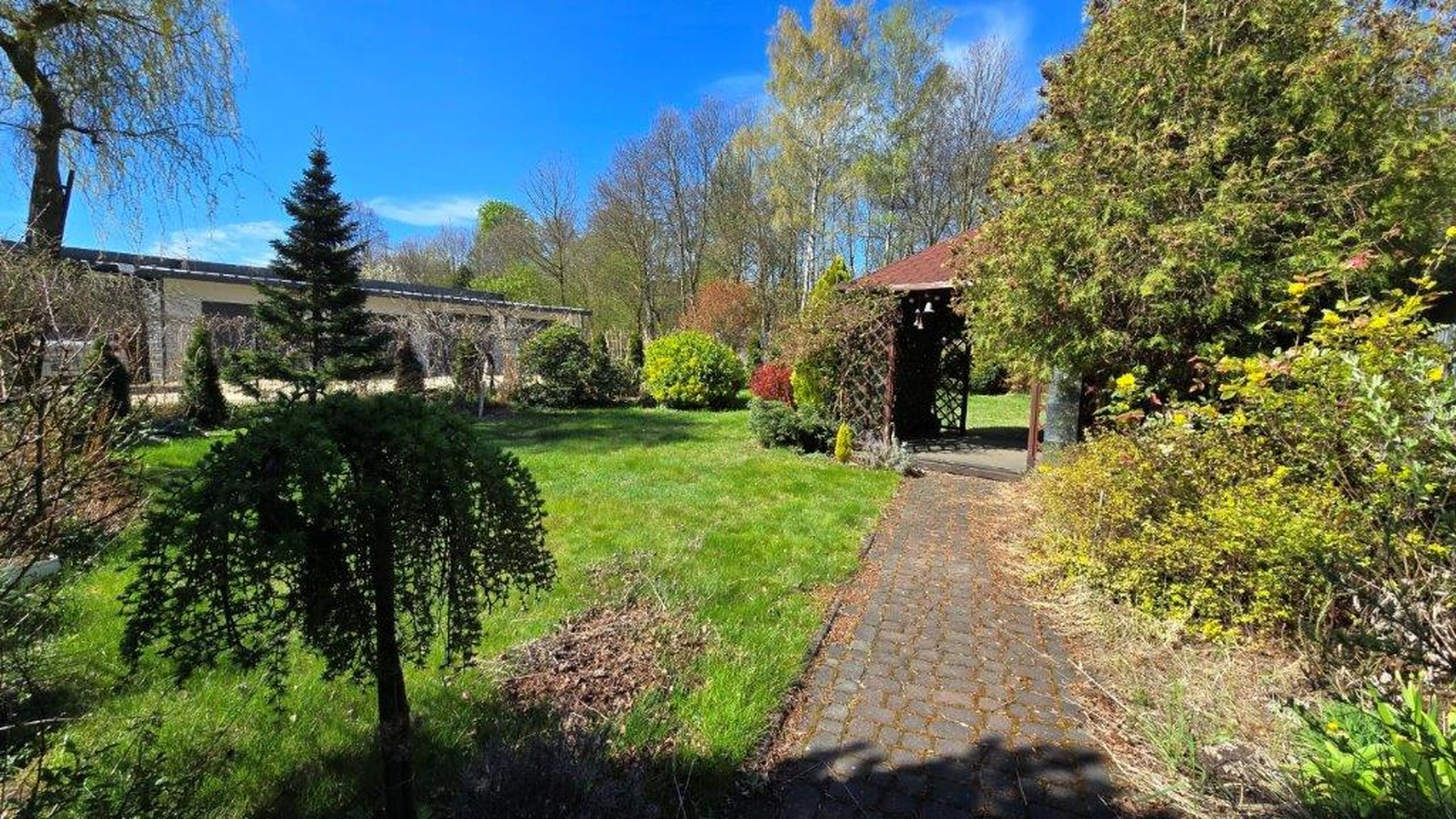 Przestrzeń, natura i wygoda - do sprzedaży duży dom z pięknym ogrodem! - zdjęcie 1