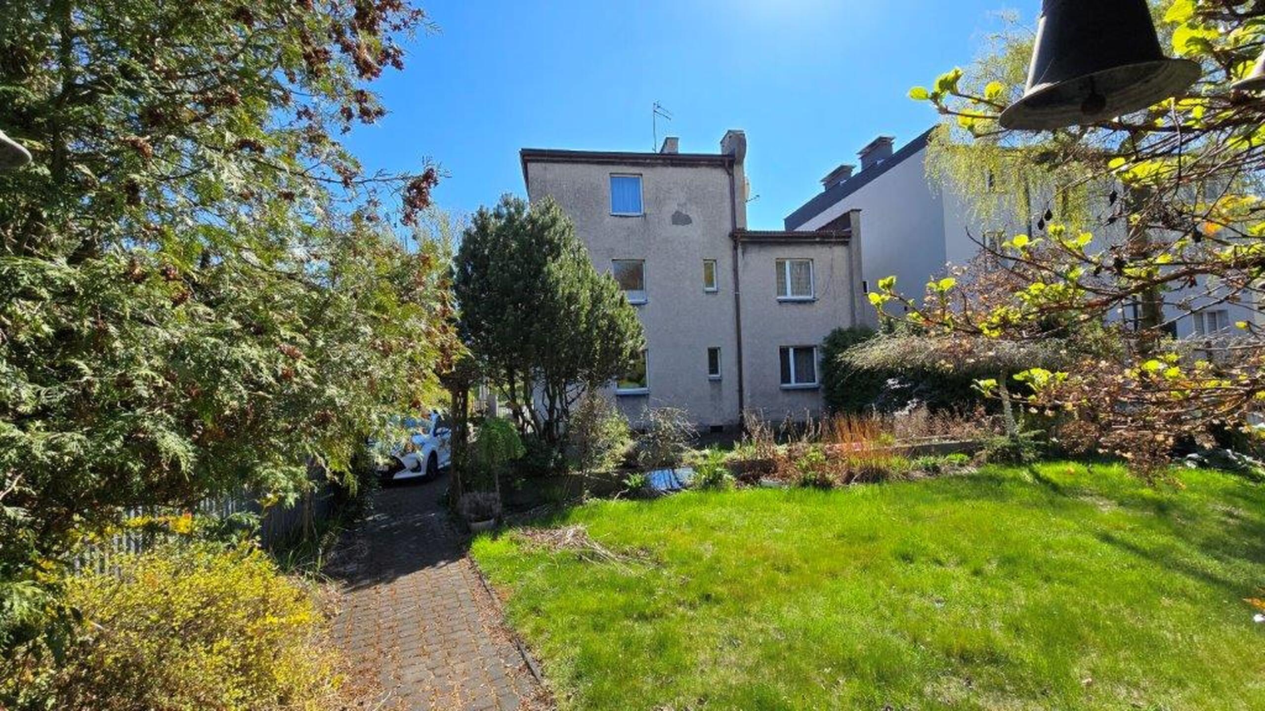 Przestrzeń, natura i wygoda - do sprzedaży duży dom z pięknym ogrodem! - zdjęcie 2