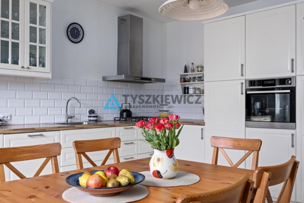Przestronny dom z garażem, świetna lokalizacja - zdjęcie 3