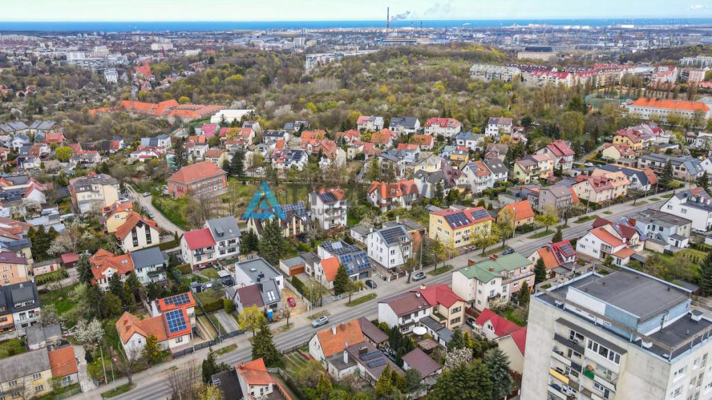 Przestronny dom z garażem, świetna lokalizacja - zdjęcie 29