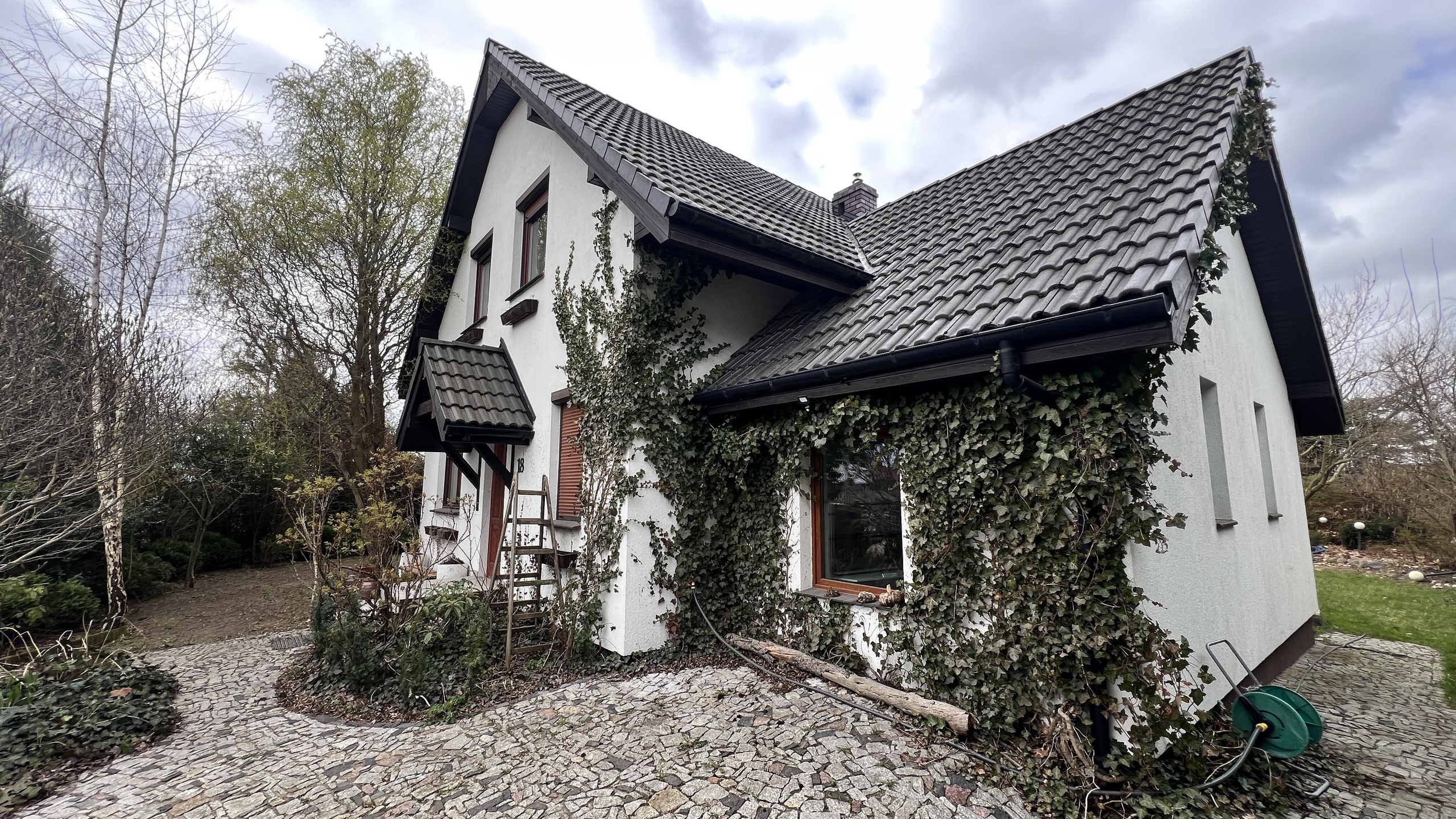 Przestronny dom wolnostojący z dużym ogrodem - zdjęcie 8