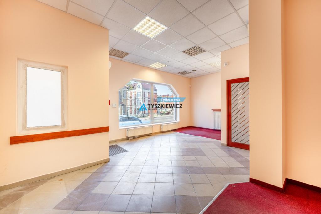 Lokal handlowo-usługowy w centrum Bytowa - zdjęcie 1
