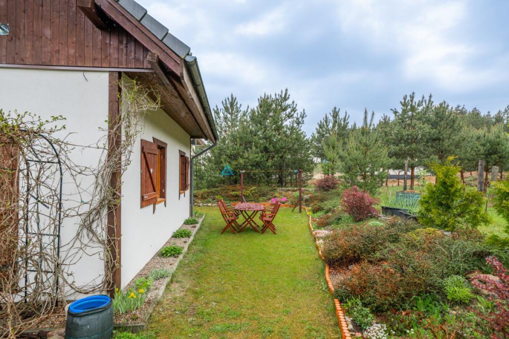 Urokliwy dom, otoczony drzewami, nad J.Kamieniczno - zdjęcie 7