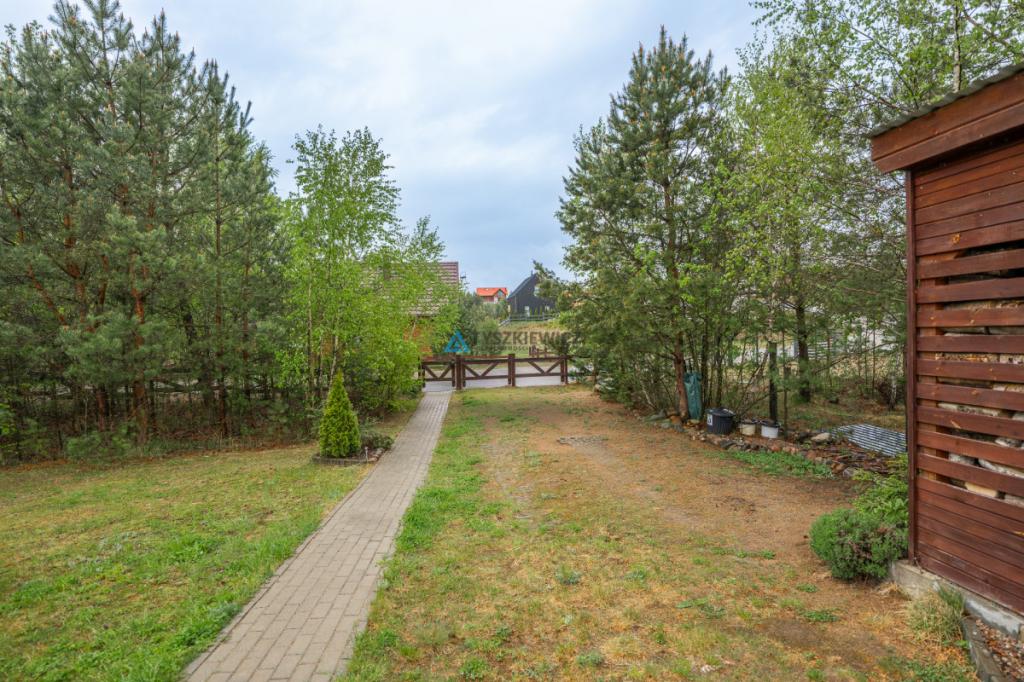 Urokliwy dom, otoczony drzewami, nad J.Kamieniczno - zdjęcie 8