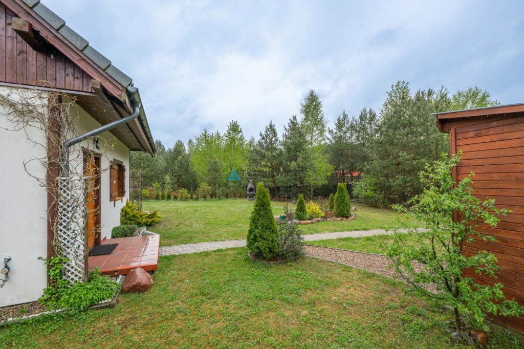 Urokliwy dom, otoczony drzewami, nad J.Kamieniczno - zdjęcie 26