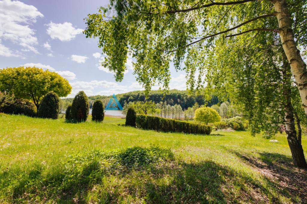 Działka z domkiem holenderskim - widok na jezioro. - zdjęcie 2