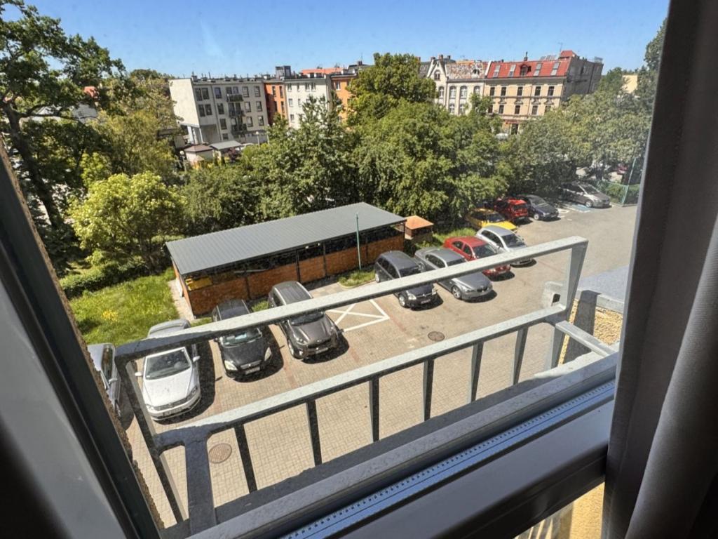 Przestronna kawalerka, urządzona, sprzęt w cenie - zdjęcie 9