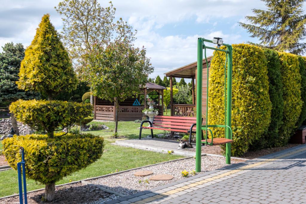 Nowoczesny dom z wyjątkowym ogrodem 3600m2 - zdjęcie 29