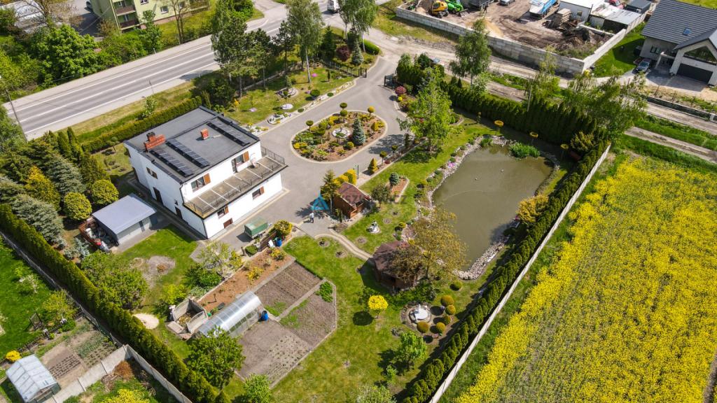 Nowoczesny dom z wyjątkowym ogrodem 3600m2 - zdjęcie 18