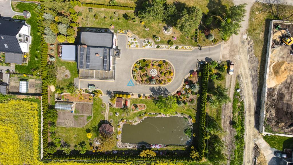 Nowoczesny dom z wyjątkowym ogrodem 3600m2 - zdjęcie 4