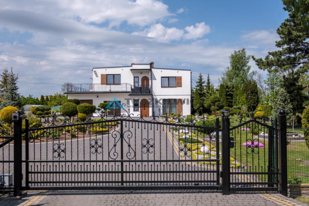 Nowoczesny dom z wyjątkowym ogrodem 3600m2 - zdjęcie 3