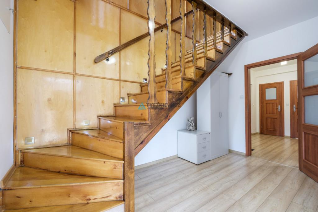 Nowoczesny dom z wyjątkowym ogrodem 3600m2 - zdjęcie 12
