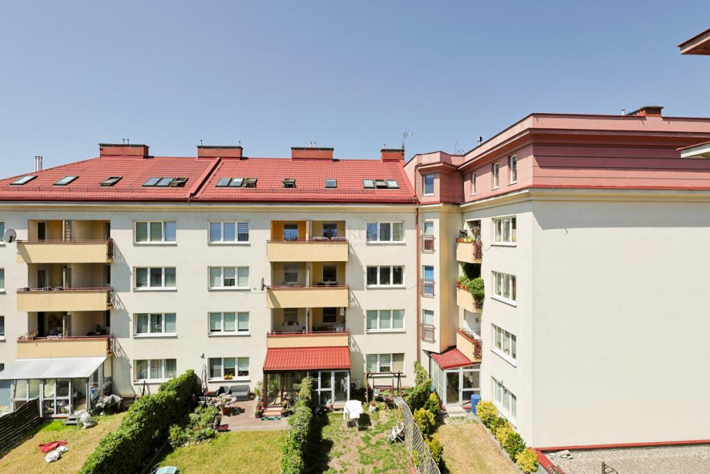 Bemowo - 4 pokojowe mieszkanie z garażem - zdjęcie 16