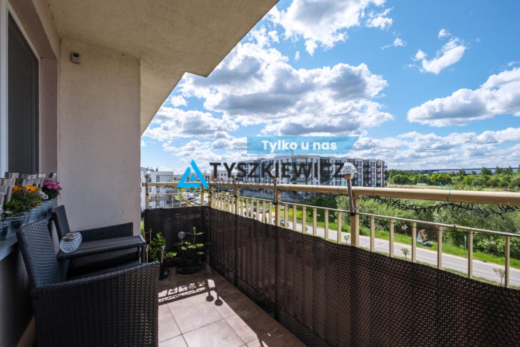 2 pokoje, osobna kuchnia, duży balkon i piwnica - zdjęcie 1