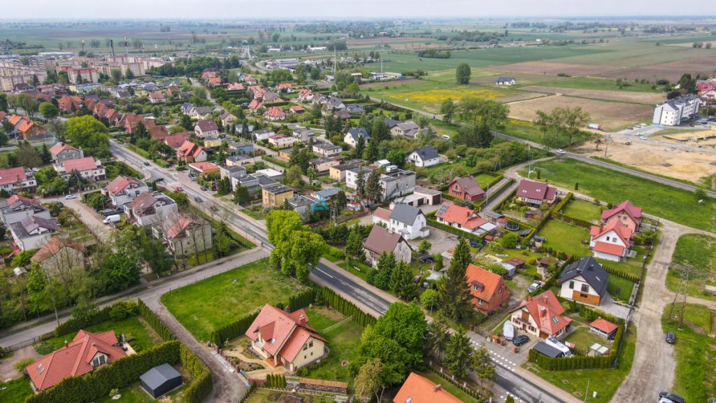 Dom z wydzielonymi lokalami na ładnej działce - zdjęcie 10